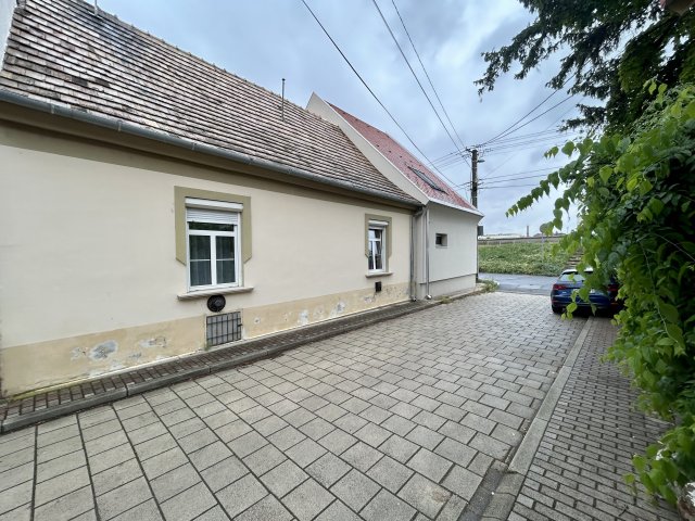 Eladó téglalakás, Győrött 95 M Ft, 2 szobás