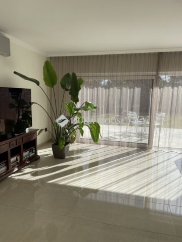 Eladó családi ház, Velencén 198.7 M Ft, 4 szobás