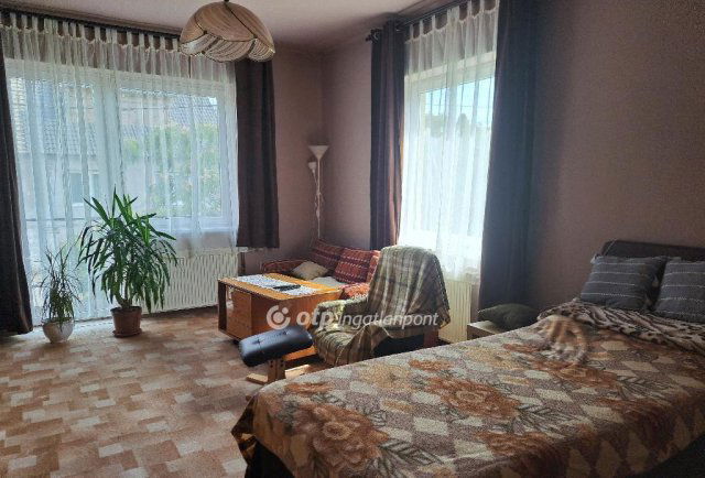 Eladó családi ház, Bicskén 99 M Ft, 3 szobás