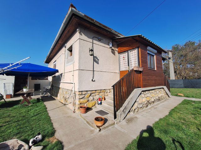 Eladó családi ház, Devecseren 37 M Ft, 2 szobás