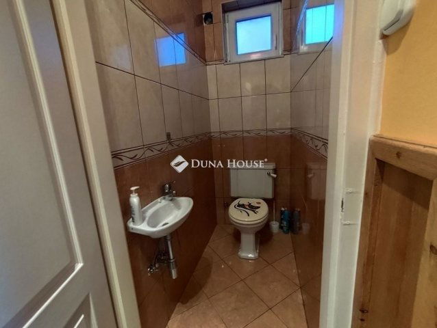 Eladó családi ház, Alsónémediben 150 M Ft, 3 szobás