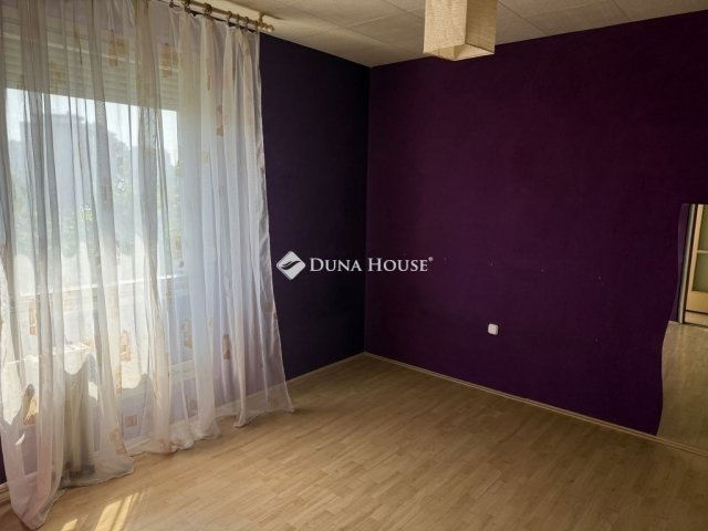 Eladó panellakás, Pécsett 39.99 M Ft, 2 szobás