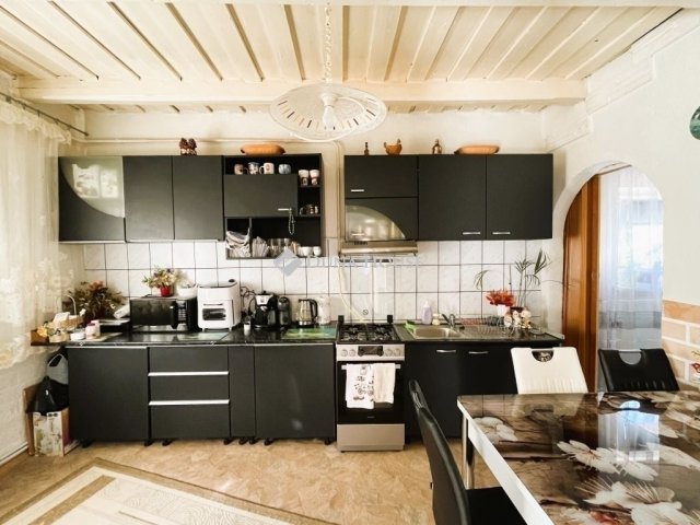 Eladó családi ház, Bugyin 49.9 M Ft, 3 szobás