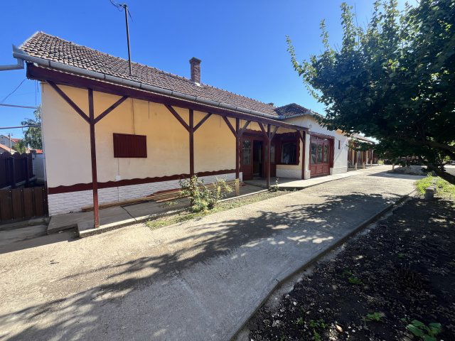 Eladó családi ház, Sarkadon, Szalontai úton 14.5 M Ft, 5 szobás