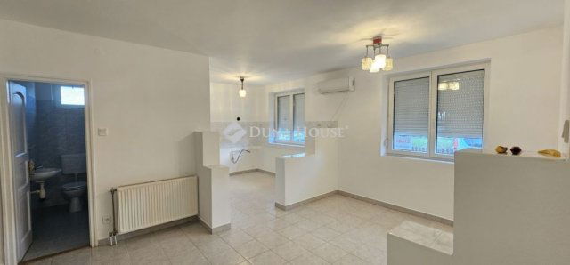 Eladó családi ház, Siklóson 89.9 M Ft, 5 szobás