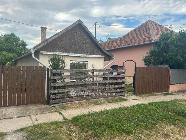 Eladó családi ház, Berettyóújfaluban 19.5 M Ft, 2 szobás
