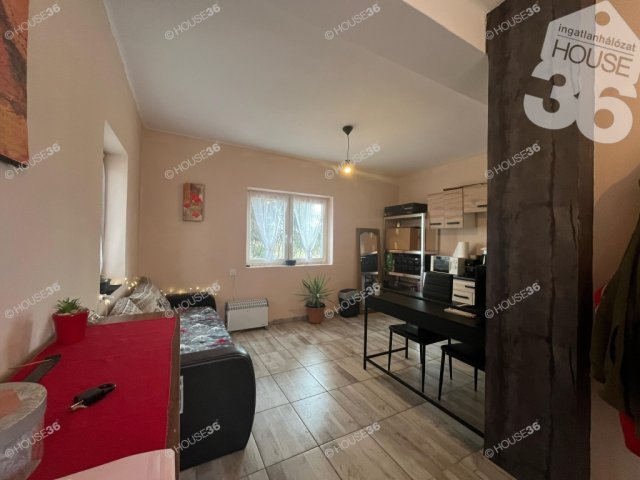 Eladó családi ház, Kecskeméten 26.999 M Ft, 1 szobás
