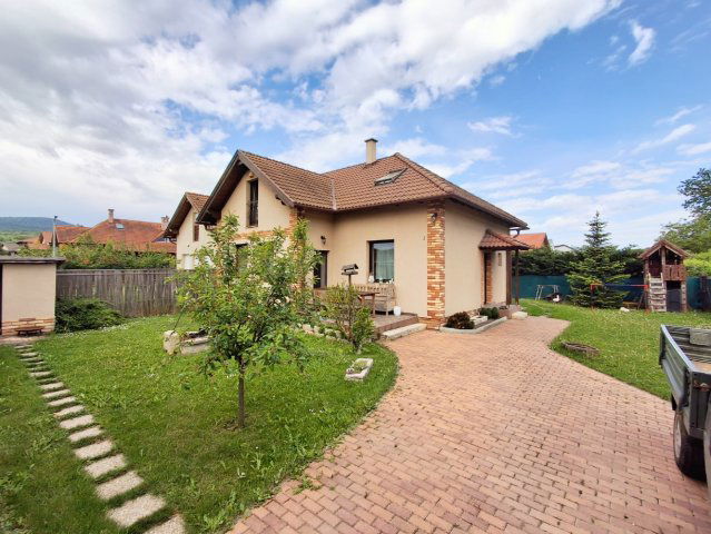 Eladó téglalakás, Pomázon 118.9 M Ft, 4 szobás