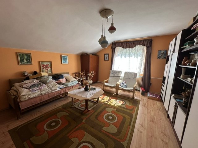 Eladó családi ház, Pakson 76.49 M Ft, 6 szobás