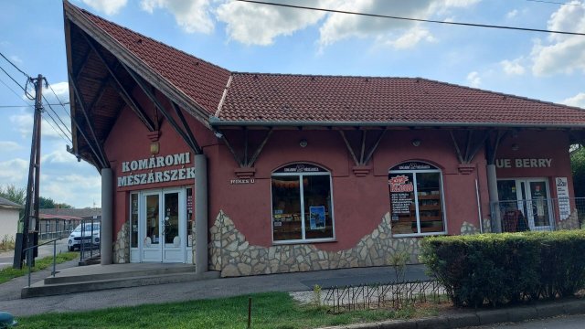 Eladó üzlethelyiség, Kisújszálláson 106 M Ft