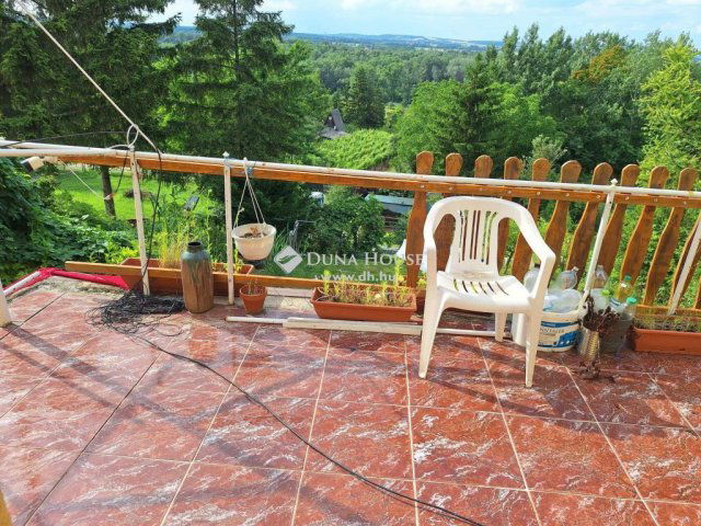 Eladó nyaraló, Neszmélyen 25 M Ft, 3 szobás