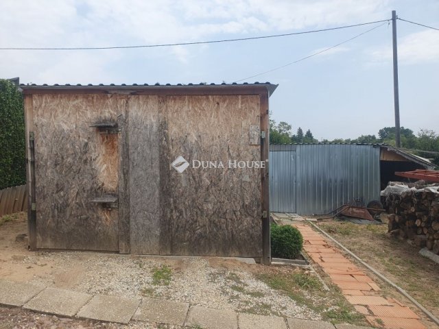 Eladó családi ház, Pécsett 17.9 M Ft, 1 szobás