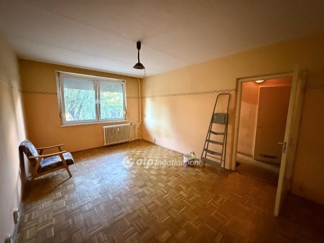 Eladó panellakás, Nyíregyházán 27.5 M Ft, 1+1 szobás