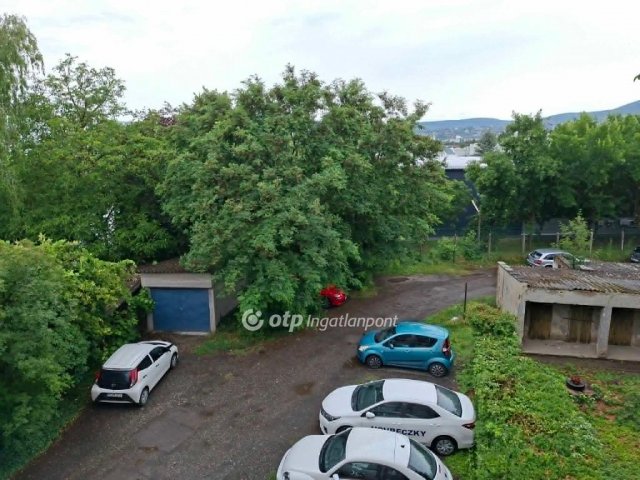 Eladó téglalakás, Pécsett 39 M Ft, 2 szobás