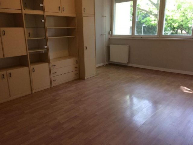 Kiadó téglalakás, albérlet, Pécsett, Nagy Imre úton, 2 szobás