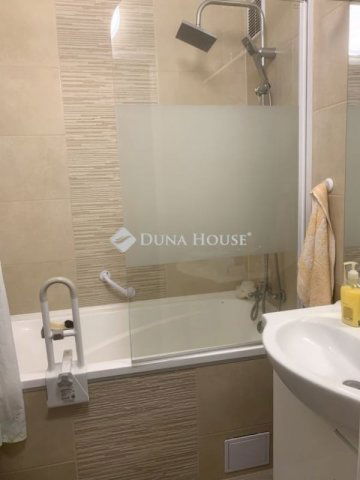 Eladó panellakás, Szegeden 65 M Ft, 4 szobás