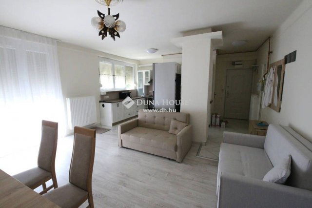 Kiadó téglalakás, albérlet, Pécsett 160 E Ft / hó, 3 szobás