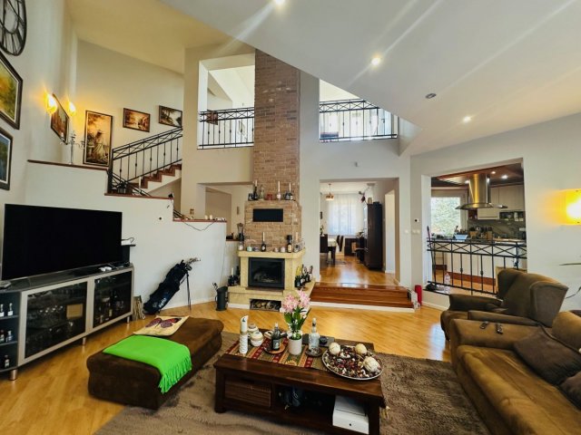 Eladó családi ház, Debrecenben 385 M Ft, 6 szobás