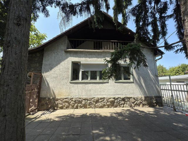 Eladó családi ház, Szentendrén 94.9 M Ft, 4 szobás