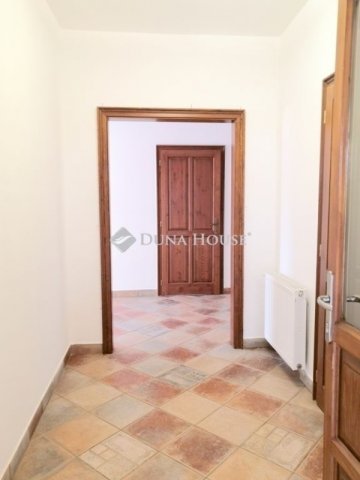 Eladó családi ház, Vecsésen 139.9 M Ft, 4+1 szobás