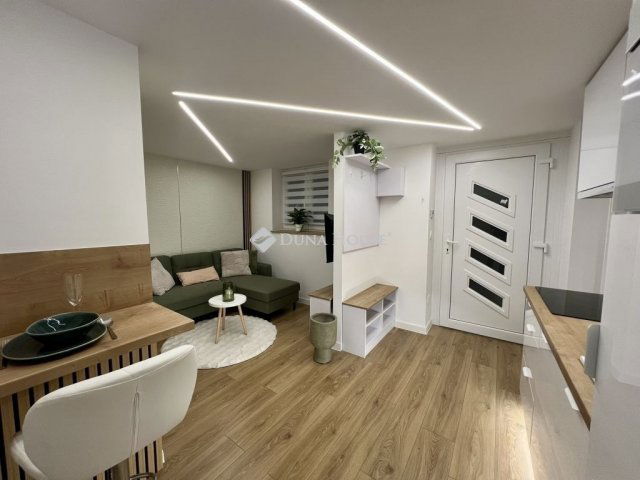 Eladó téglalakás, Budapesten, VI. kerületben 63.5 M Ft, 3 szobás