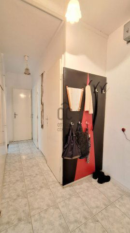 Eladó téglalakás, Szekszárdon 32.3 M Ft, 2 szobás