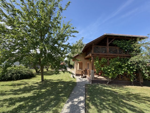 Eladó családi ház, Balatonfenyvesen, Fenyvesi utcában 138 M Ft