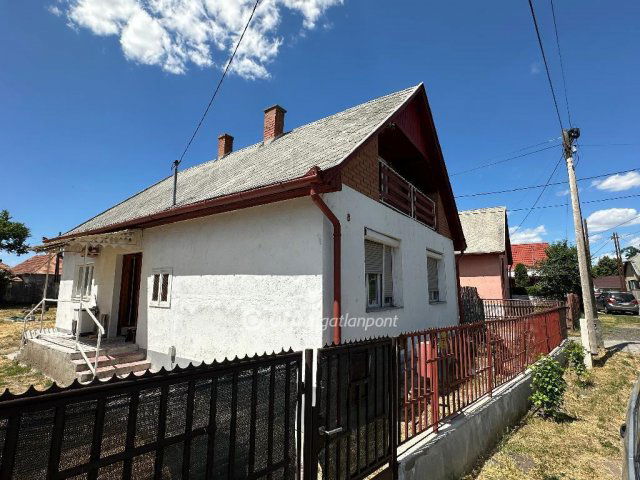 Eladó családi ház, Mezőcsáton 11 M Ft, 3+1 szobás