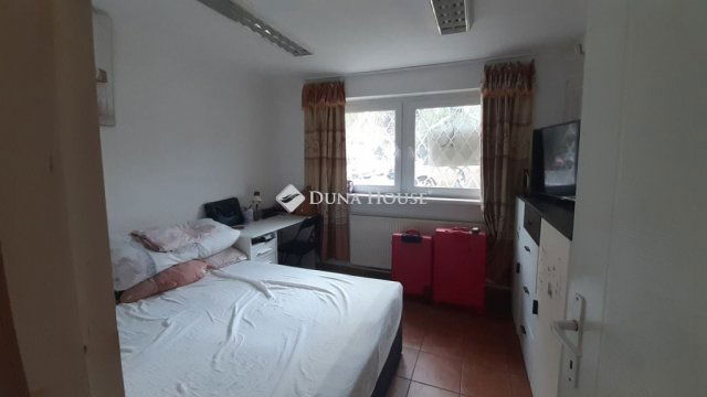 Eladó üzlethelyiség, X. kerületben, Hungária körúton