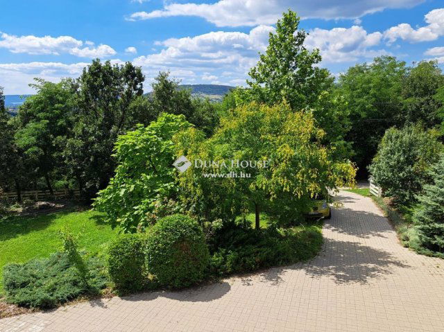 Eladó családi ház, Szentendrén 225 M Ft, 6 szobás