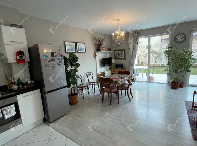 Eladó téglalakás, Siófokon 99 M Ft, 4 szobás