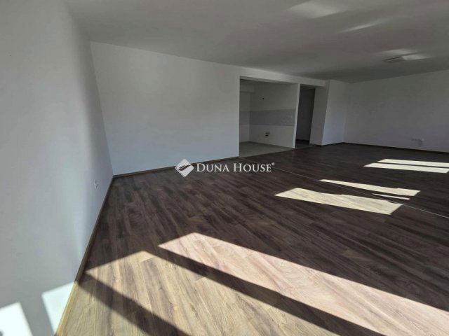 Eladó téglalakás, Szegeden 114.9 M Ft, 3 szobás