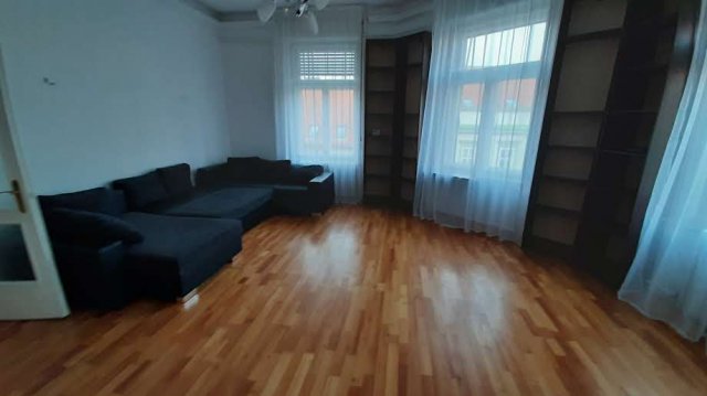 Kiadó téglalakás, albérlet, Kaposváron, Fő utcában, 3 szobás