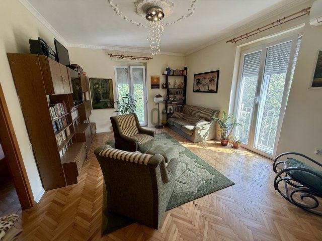 Eladó téglalakás, Komlón, Zrínyi téren 15.9 M Ft, 2 szobás