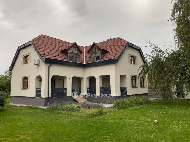 Eladó családi ház, Egerben 139 M Ft, 5+2 szobás