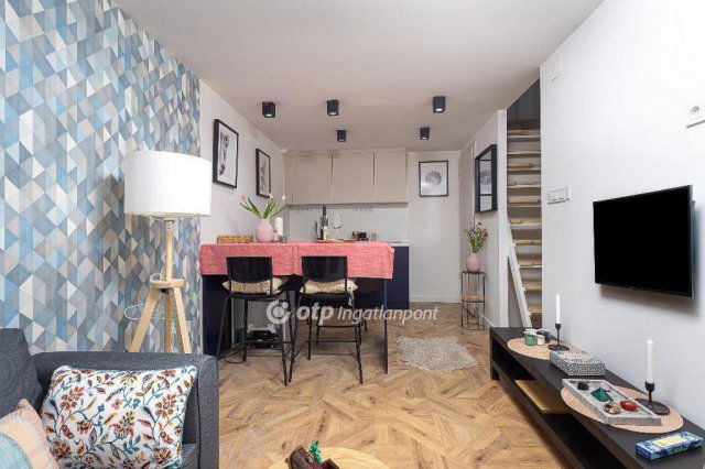 Eladó téglalakás, Budapesten, VI. kerületben 50 M Ft, 2 szobás