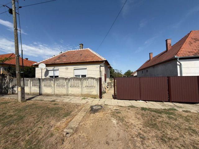 Eladó családi ház, Nagysimonyin 14.5 M Ft, 2 szobás