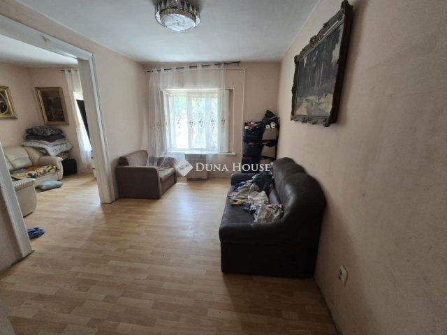 Eladó családi ház, Pécelen 45 M Ft, 2 szobás