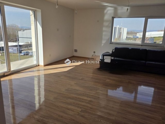 Eladó ikerház, Mogyoródon 197 M Ft, 5 szobás