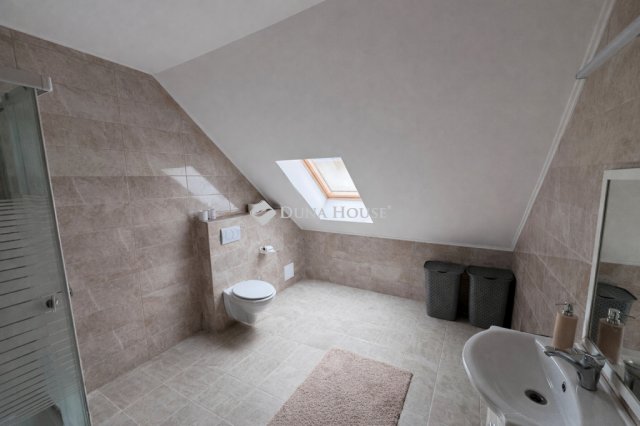 Eladó családi ház, Pécsváradon 139.99 M Ft, 7 szobás