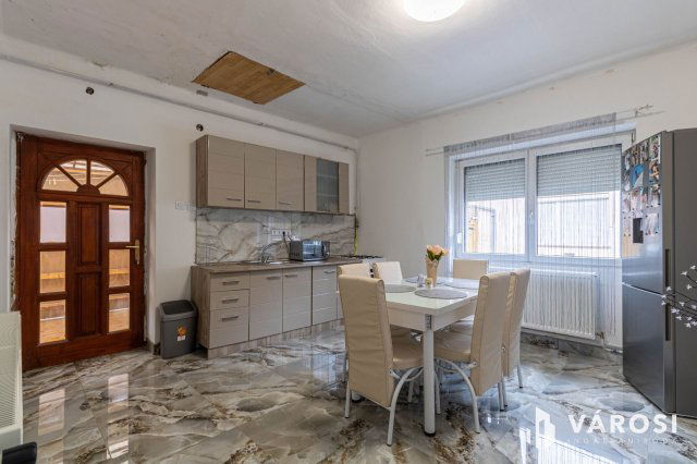 Eladó családi ház, Békésen 19.9 M Ft, 1 szobás