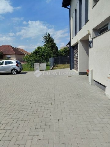 Eladó téglalakás, Szabadbattyánban 79.9 M Ft, 3 szobás