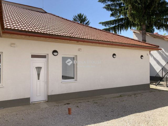 Eladó családi ház, Esztergomban 665 M Ft, 46 szobás