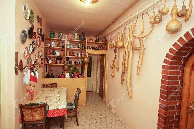 Eladó családi ház, Székesfehérvárott 90 M Ft, 7 szobás