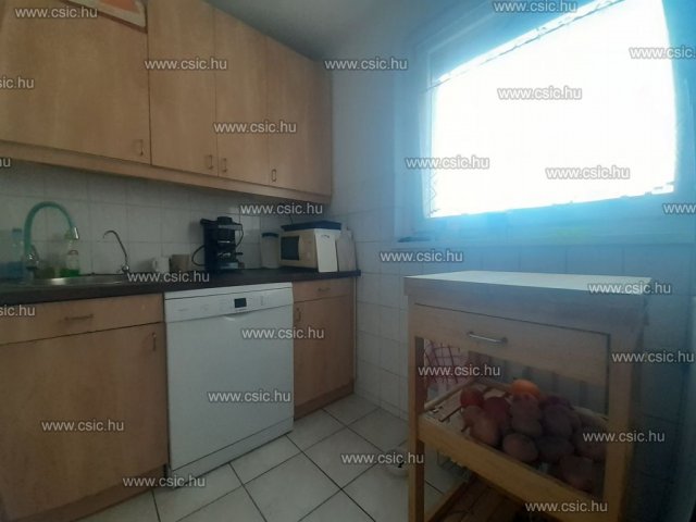 Eladó téglalakás, Budapesten, III. kerületben 85.9 M Ft