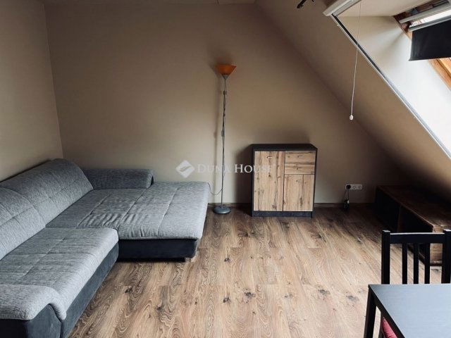 Eladó téglalakás, Szegeden 54 M Ft, 3 szobás