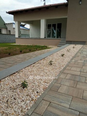 Eladó családi ház, Adonyban 89.9 M Ft, 4 szobás