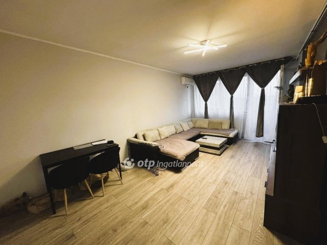 Eladó panellakás, Százhalombattán 59.9 M Ft, 2 szobás