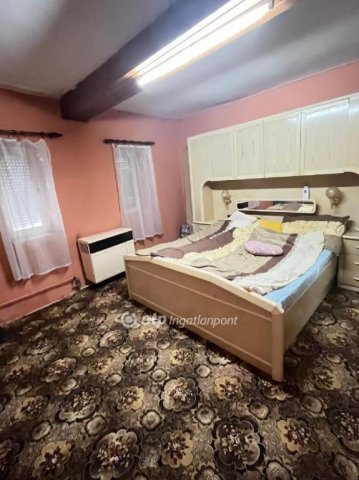 Eladó családi ház, Szűrön 8 M Ft, 3 szobás