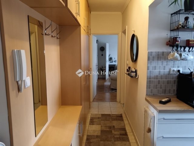 Eladó téglalakás, Pécsett 46.9 M Ft, 3 szobás